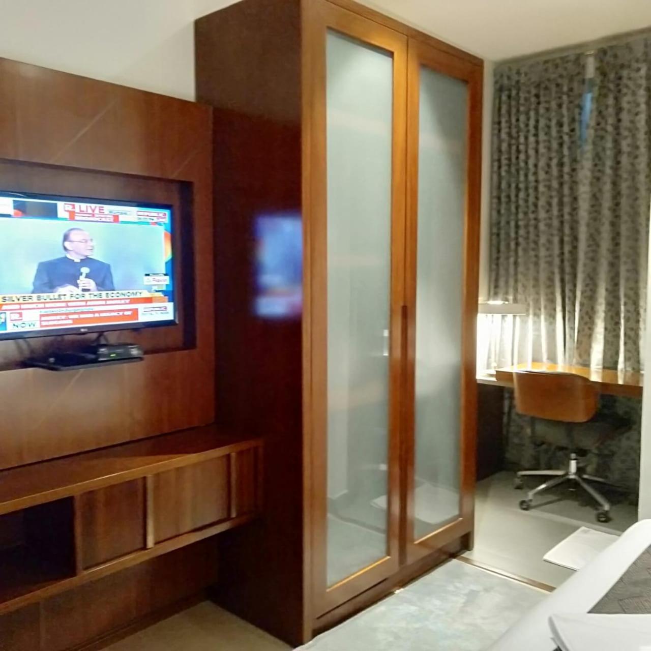 De Mandarin Otel Bangalore Dış mekan fotoğraf